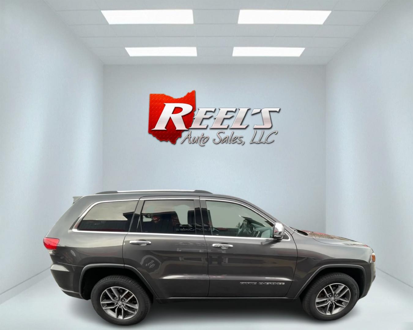 2017 Gray /Black Jeep Grand Cherokee Limited 4WD (1C4RJFBG9HC) with an 3.6L V6 DOHC 24V engine, 8A transmission, located at 547 E. Main St., Orwell, OH, 44076, (440) 437-5893, 41.535435, -80.847855 - Photo#4